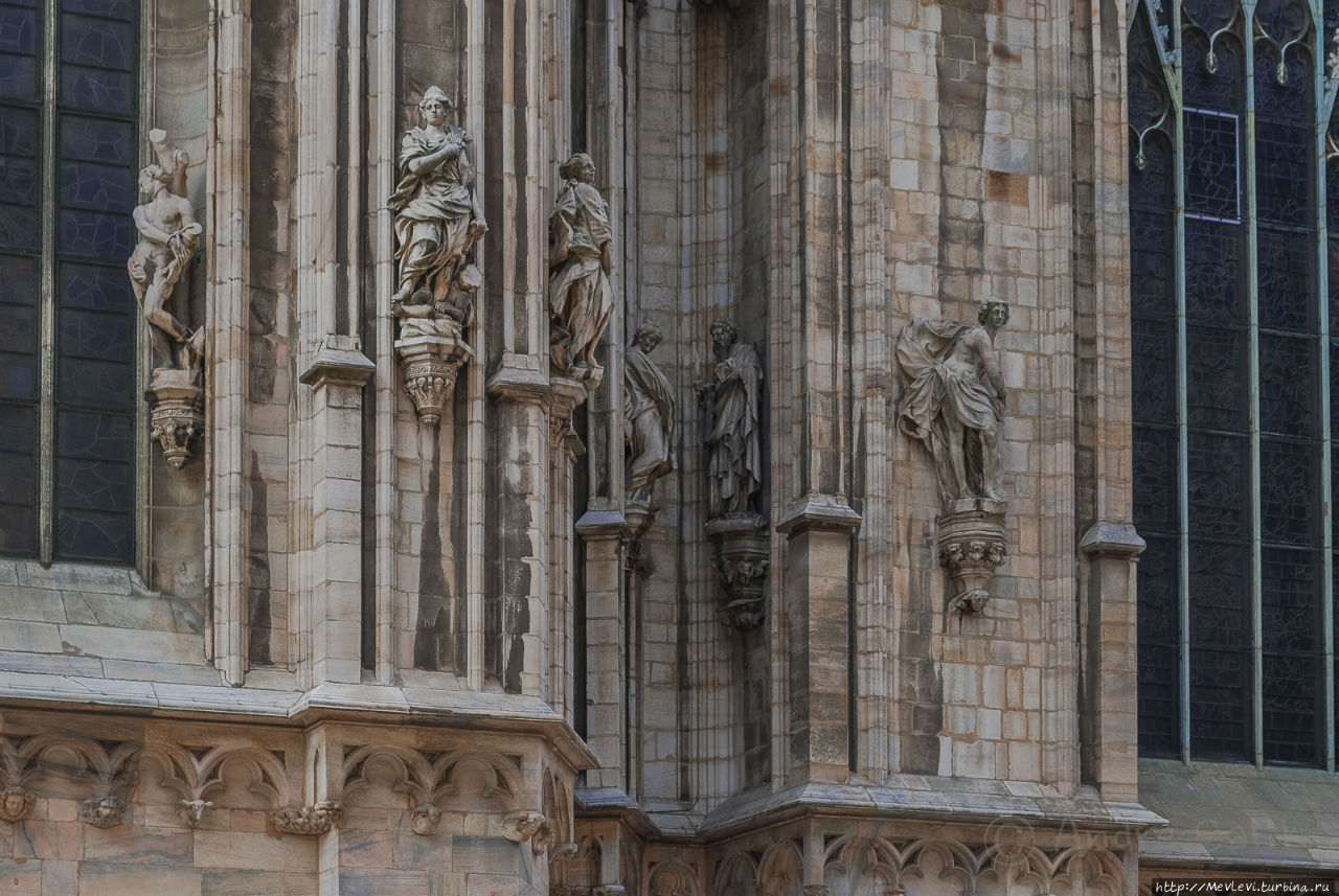 Милан. Дуомо. Прогулка вокруг кафедрального собора Милан, Италия