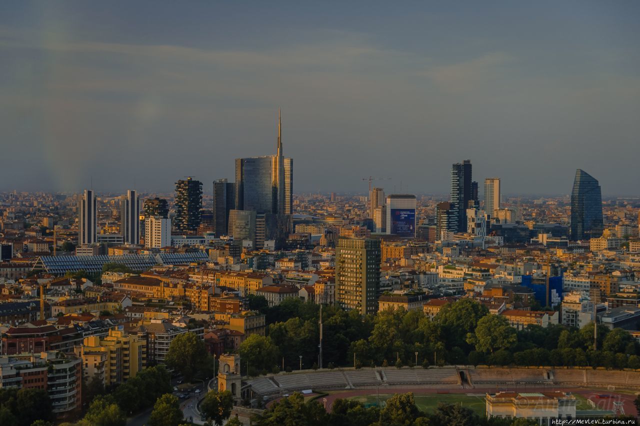 Torre Branca — панорама на весь Милан Милан, Италия