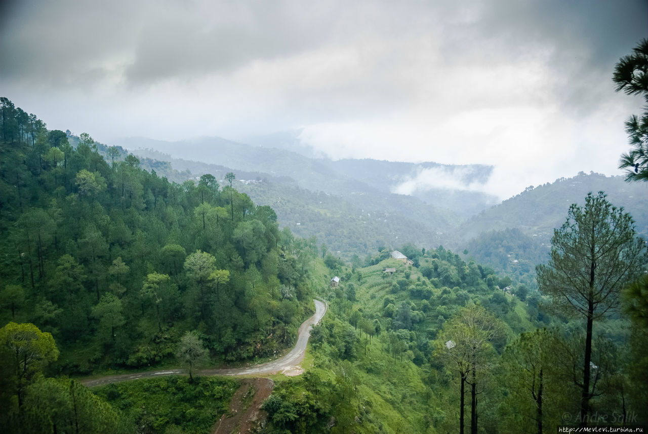 Химачал Прадеш,Ривалсар. пещера Падмасамбхавы Штат Химачал-Прадеш, Индия