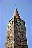 Башня церкви — прямо переносит в иное измерение. Что-то — из сказки...
*