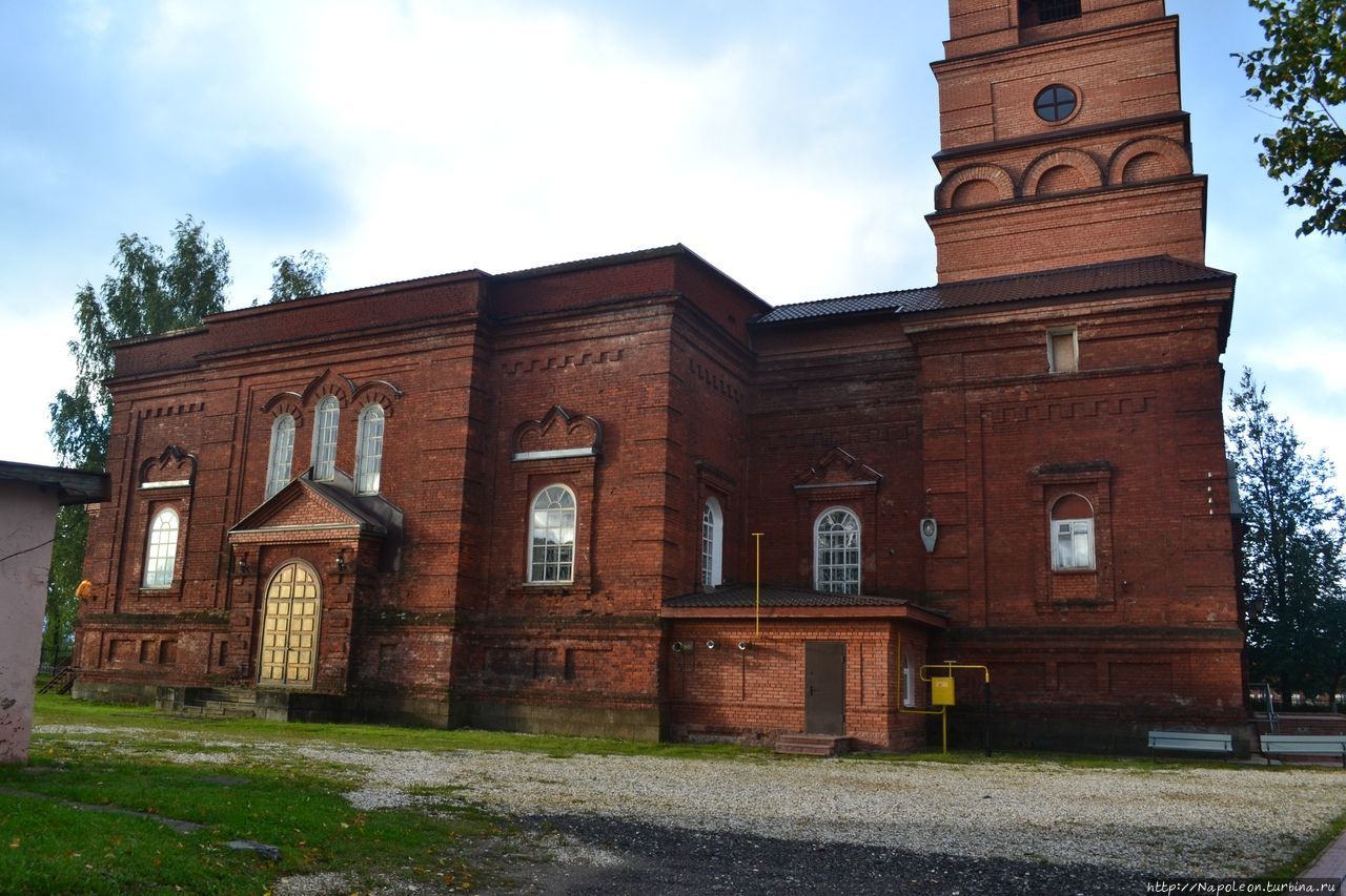 Гостевой дом окуловка. Окуловка Церковь.