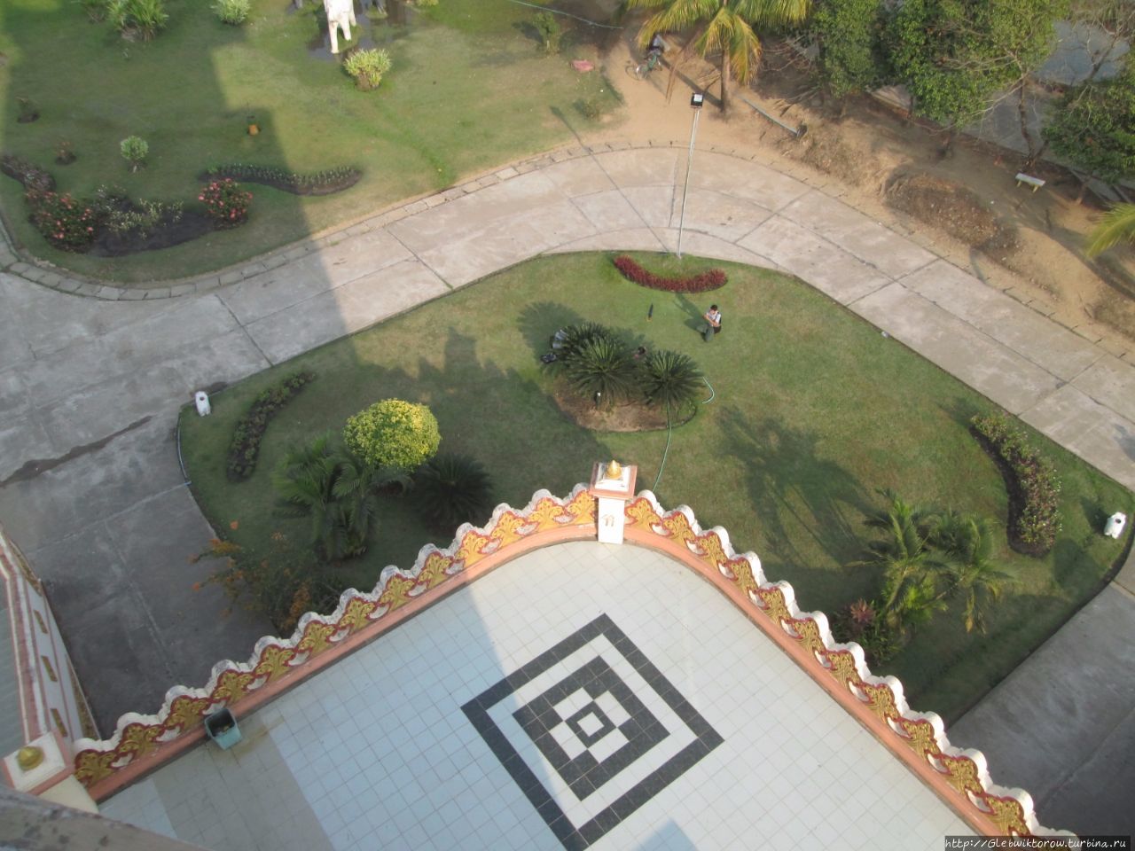 Смотровая башня в национальном музее под открытым небом Янгон, Мьянма