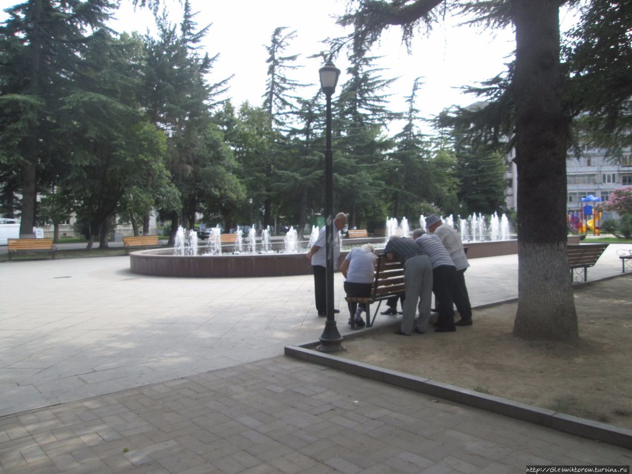 Прогулка от района парламента к вокзалу Кутаиси, Грузия