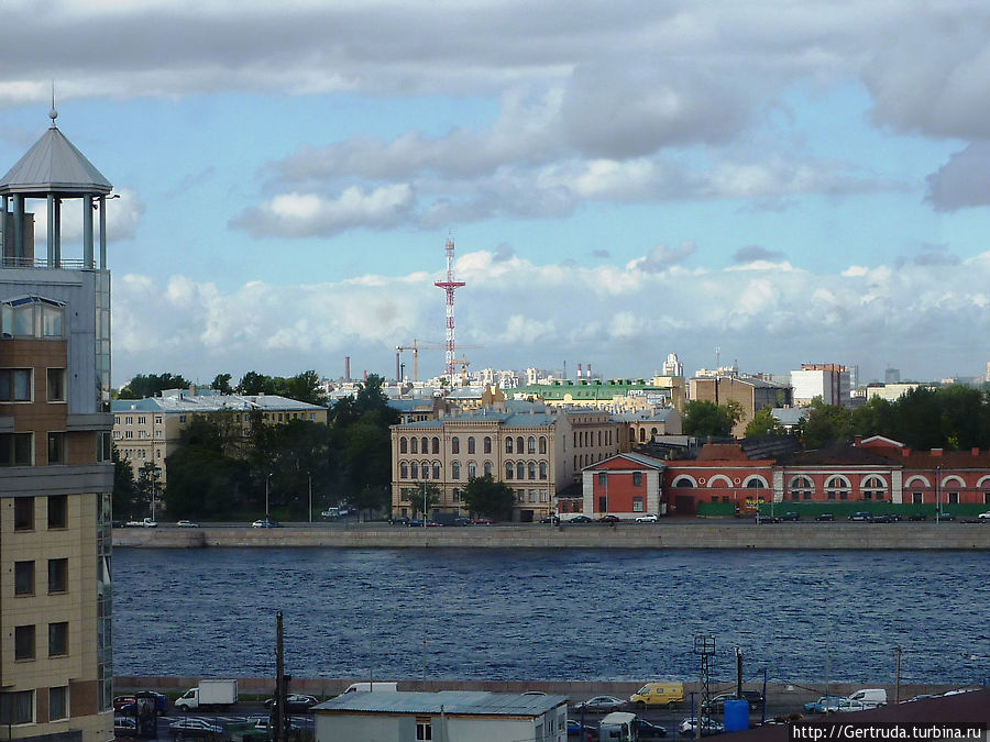 Вид на Неву  с 7 этажа башни Санкт-Петербург, Россия