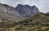 Ориентиром служит вот эта гора: скала Campanilla Nеgro — «Черный Колокол»