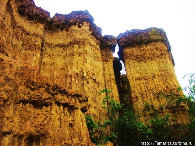 Камни ISIMILA STONE достойны удивления Иринга, Танзания