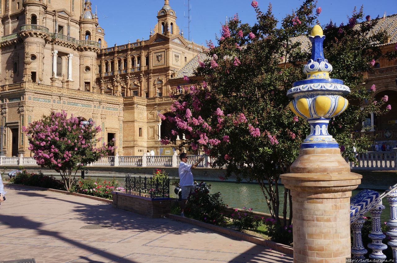 Площадь испании. Площадь Испании (Севилья). Площадь Испании Plaza de España. Плаза де Испания в Севилье. Севилья Meriya.