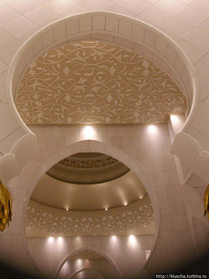 Бог един. Православная в мечети Дубай, ОАЭ