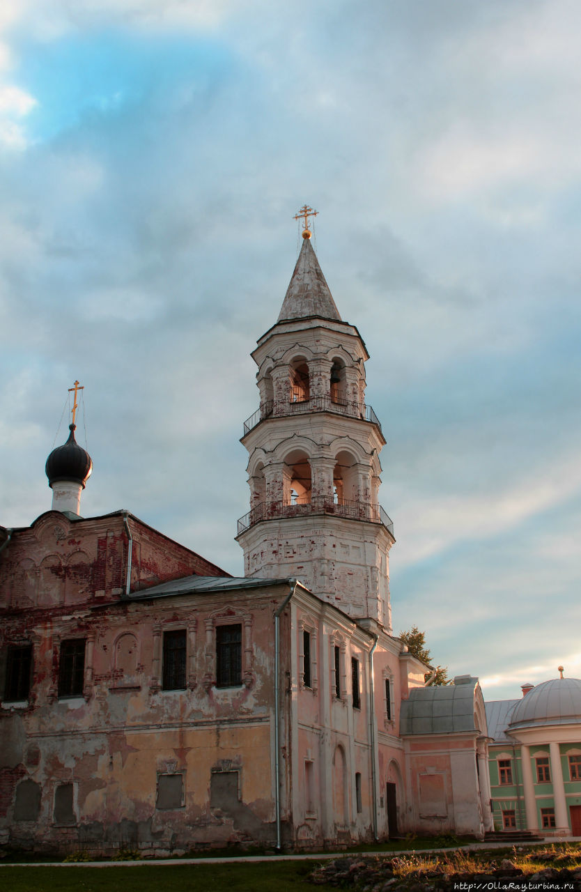 Введенская церковь с коло