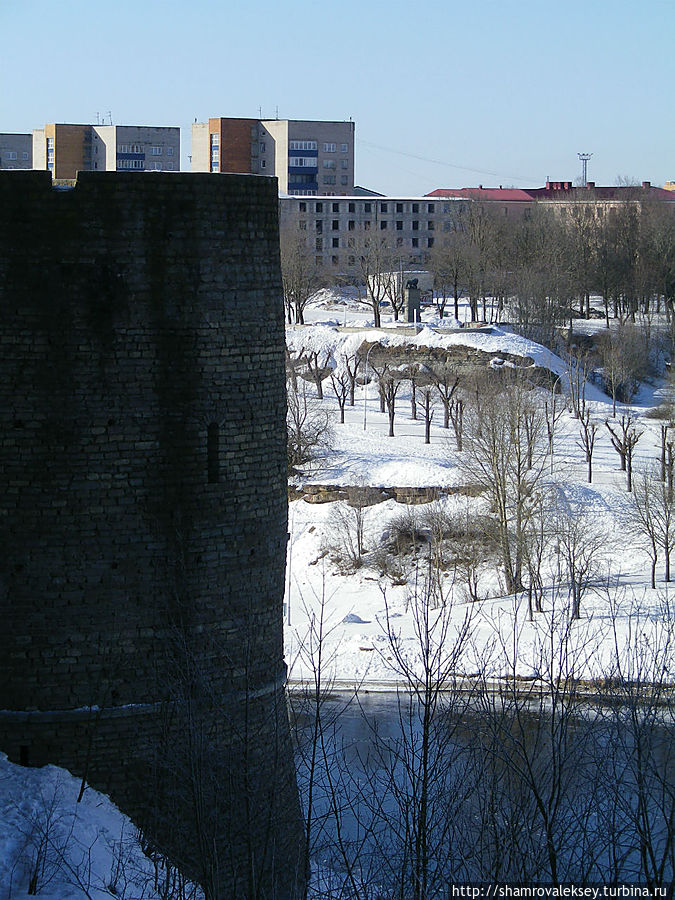 Прогулка по крепостным стенам Ивангорода