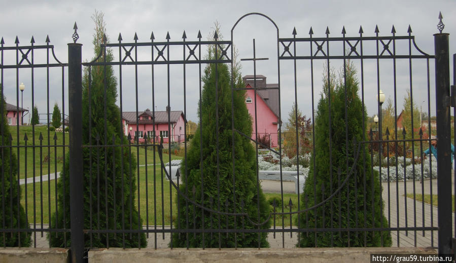 Прогулка по осеннему женскому монастырю Алексеевка, Россия