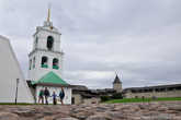 Дополняет собор отдельно стоящая колокольня, построенная в таком же архитектурном стиле, что и главный храм.
