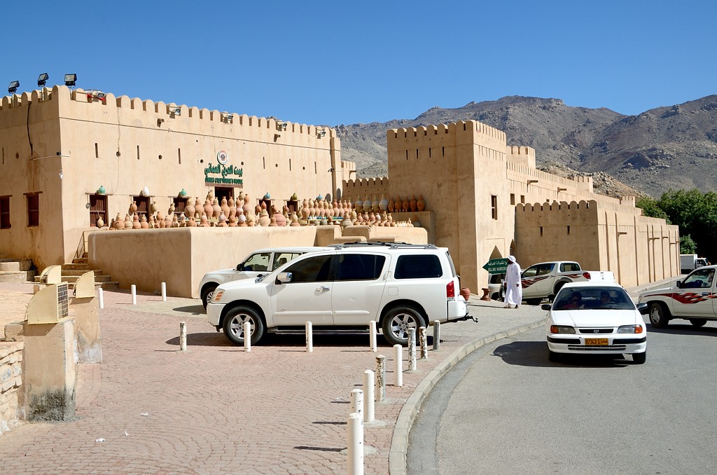 Автобусный тур по крепостям Омана Низва, Оман