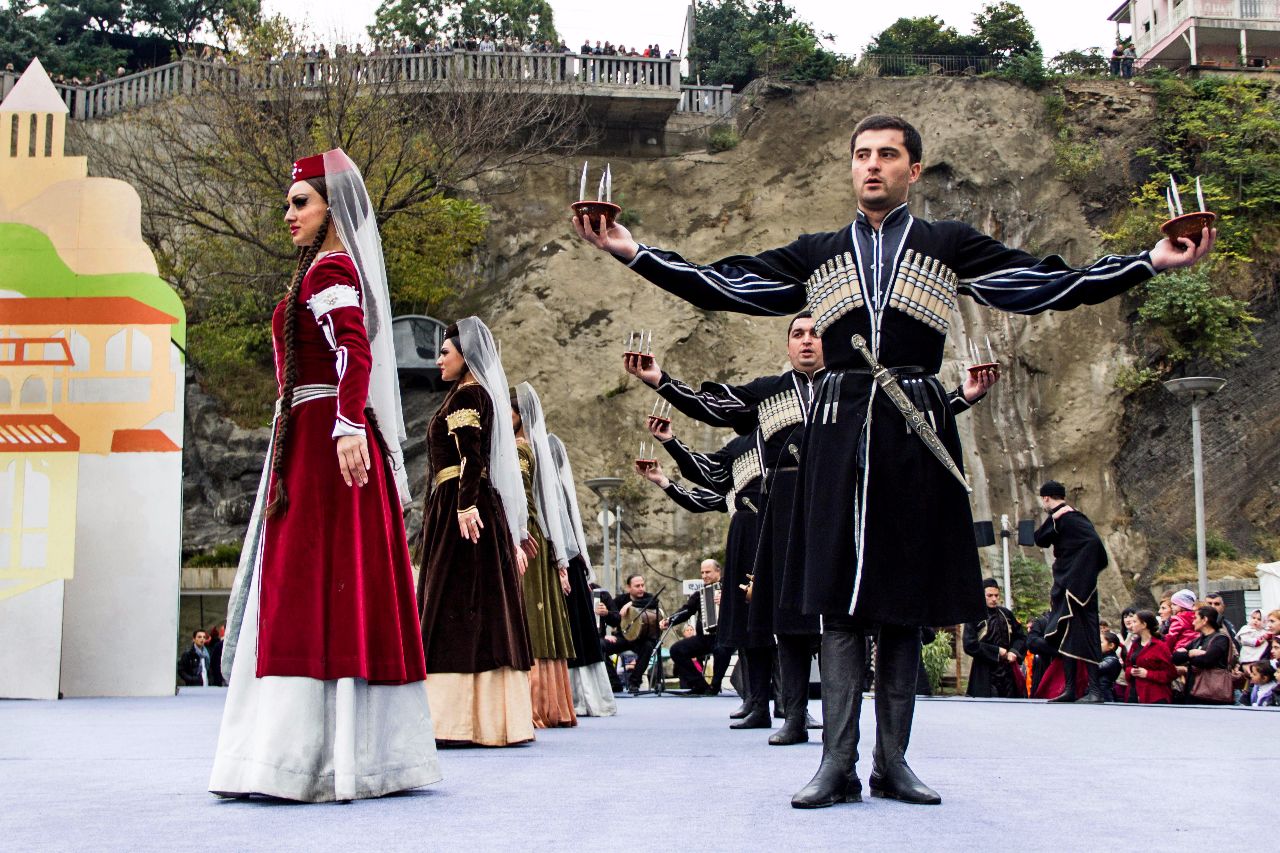 Грузины в мире. Национальный костюм Грузии. Грузинские народности. Грузины в Тбилиси. Этнические грузины.