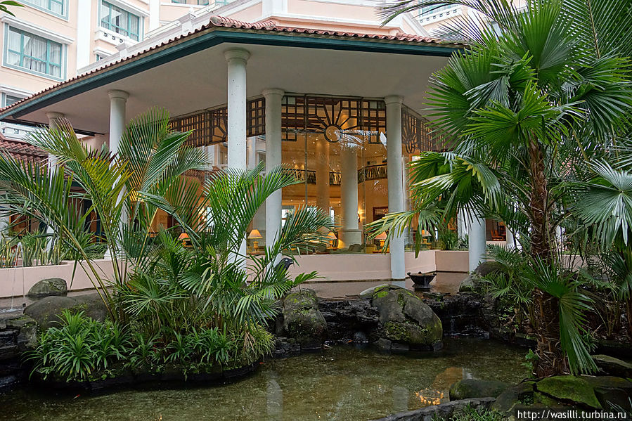 Холл отеля Melia Purosani 5*. Джокьякарта.