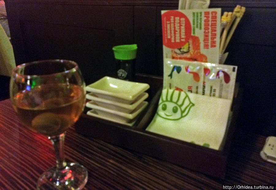 пока ждем суши — вино со сливами