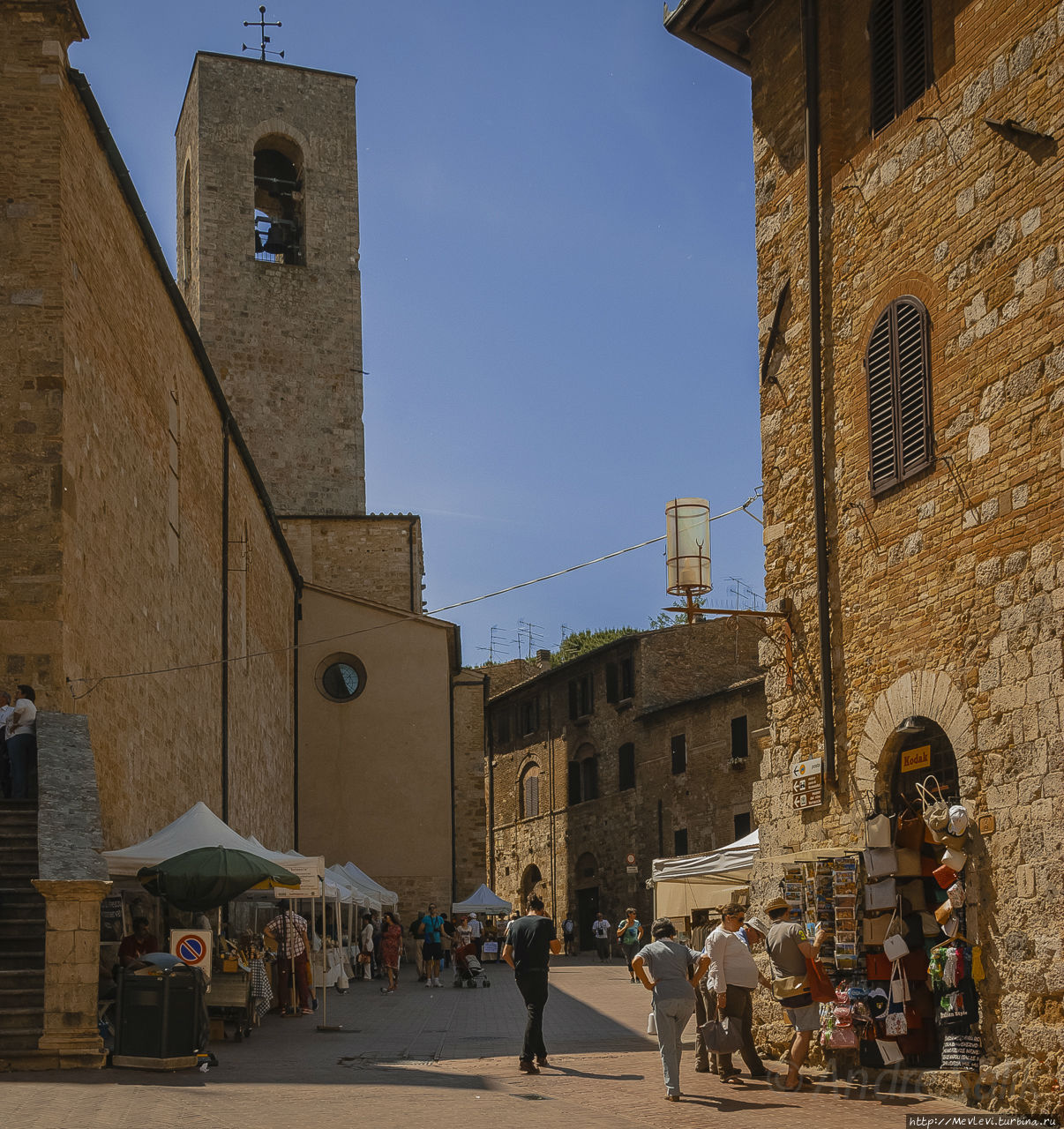 Город San Gimignano над долиной местного Кьянти Сан-Джиминьяно, Италия