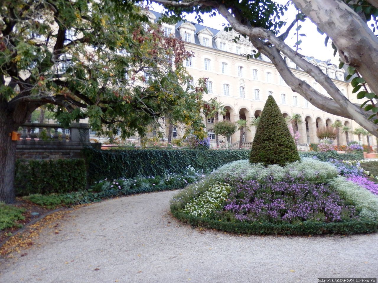 Ренн. Сады  дворца Сен-Жорж Ренн, Франция