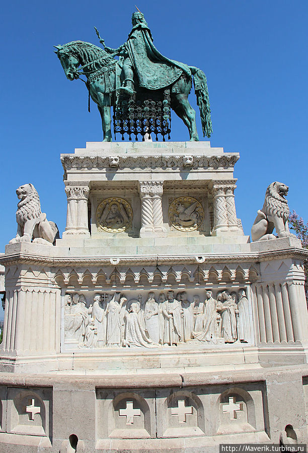 Конная статуя короля Иштвана I — основателя венгерского государства. Будапешт, Венгрия