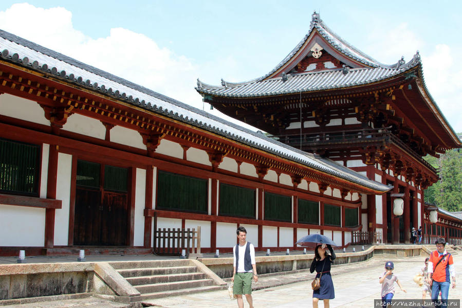 У Храма Тодай-Дзи Нара, Япония