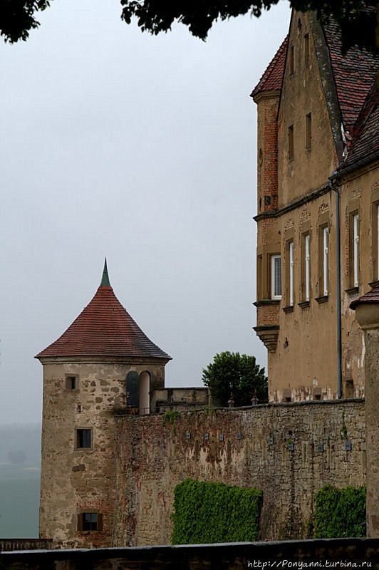 Замок Штеттенфельс — сквозь годы и дождь Людвигсбург, Германия