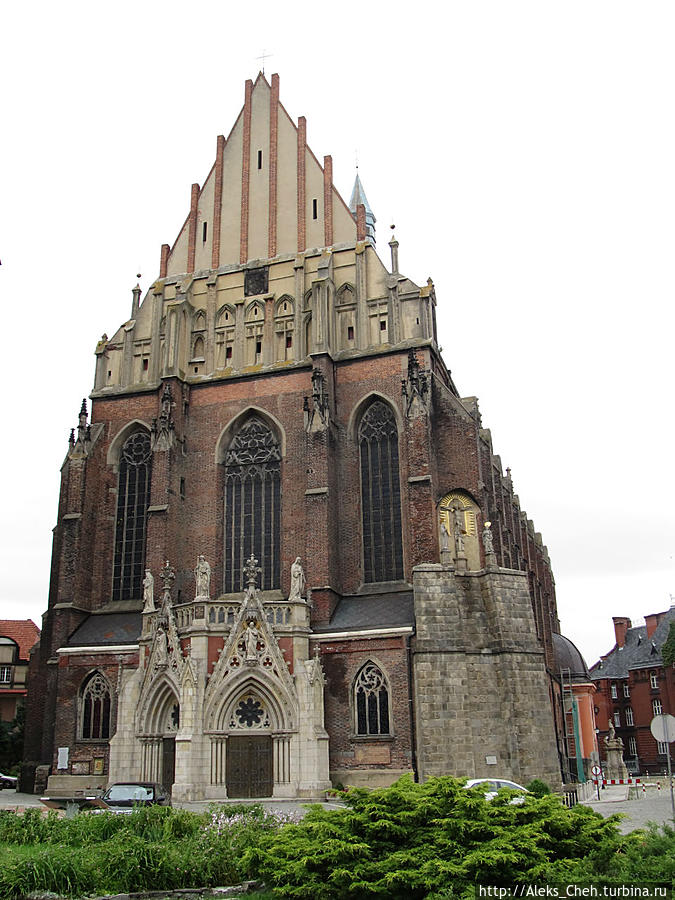 Костел św. Jakuba i św. Agnieszki. Был вторым после собора св. Вита в Праге по своей красоте и убранству, а также архитектуре Ныса, Польша