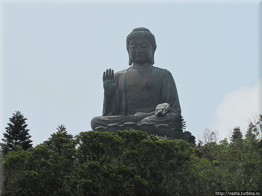 Будда смотрит на север в сторону китайского народа Остров Лантау, Гонконг