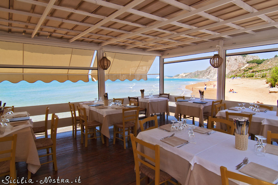 Прямо на пляже находится ресторанчик нашего друга Джузеппе. Сицилия, Италия