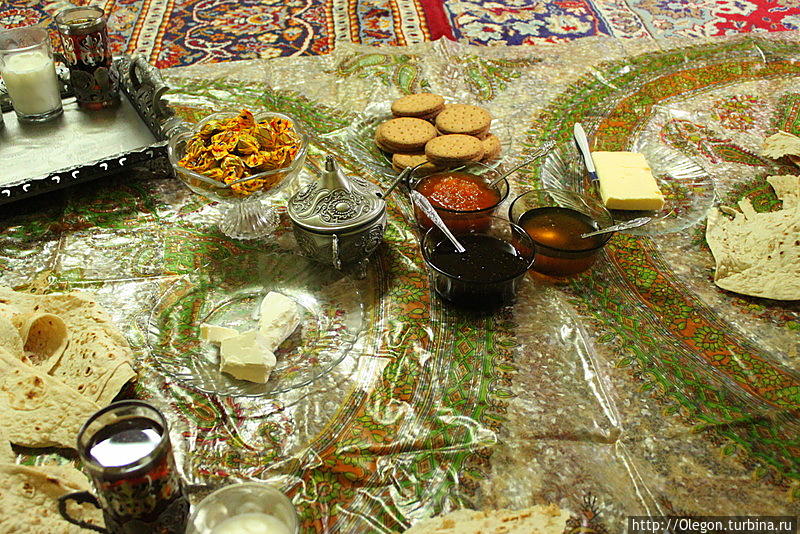 Иранский завтрак, угощение в гостях Хорремабад, Иран