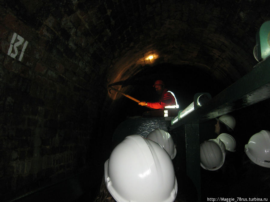 Путешествие по тоннелю канала Дадли Дадли, Великобритания
