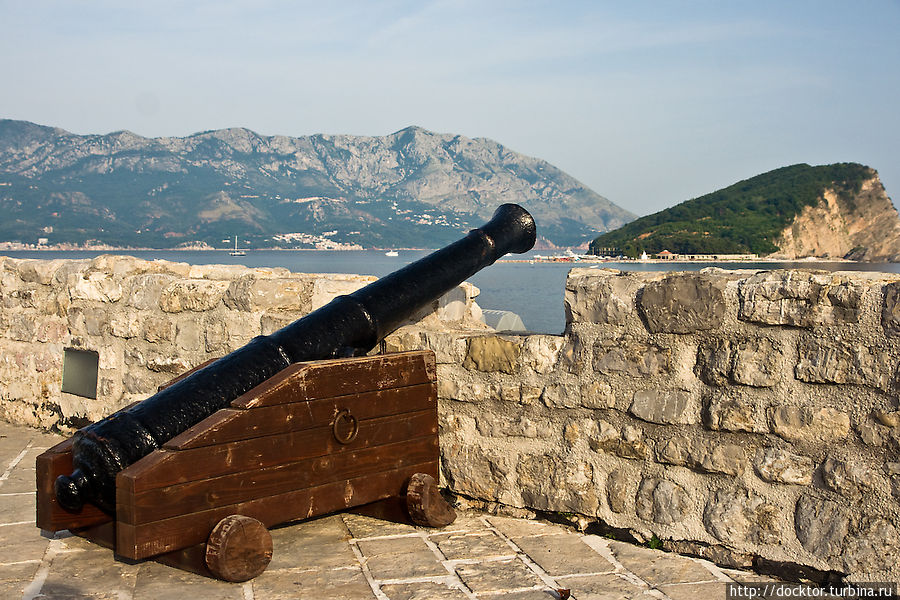 Вид из крепости на остров Свети Никола Будва, Черногория