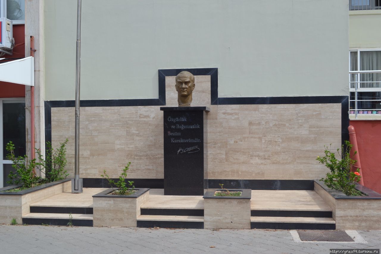 Ататюрк и сейчас живее всех живых Мармарис, Турция