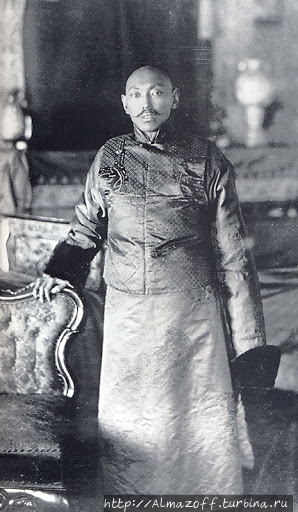 Далай Лама XIII Нгаванг Лобсанг Тхуптэн Гьямцхо (27 мая 1876 — 17 декабря 1933) Священная Гора Утайшань, Китай