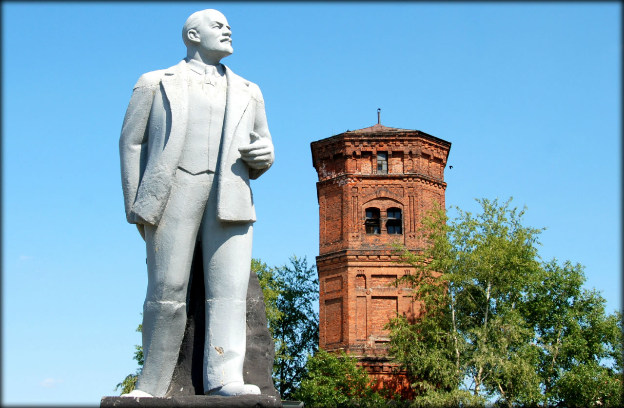 И Ленин — такой молодой! Россия