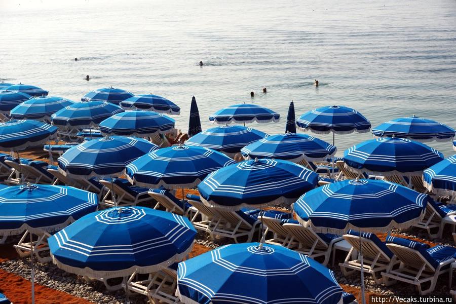 Пляжные зонтики Ниццы Ницца, Франция