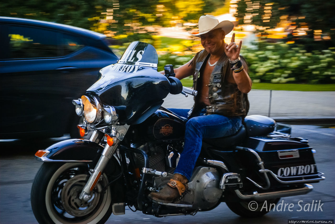 Флешмоб. Обнимашки .Старая Рига. Домская площадь. Рига, Латвия