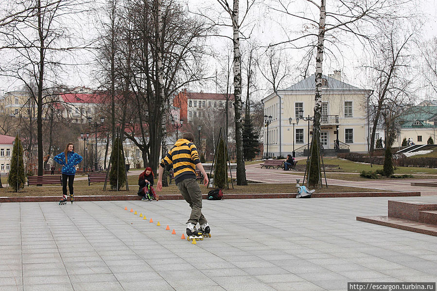 Сейчас сквер также довольно популярен у местных жителей и молодежи.. Витебск, Беларусь