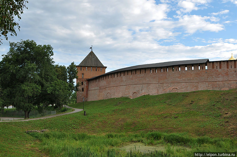… По летописному свидетельству первая каменная новгородская крепость сооружена в 1044 году. Великий Новгород, Россия
