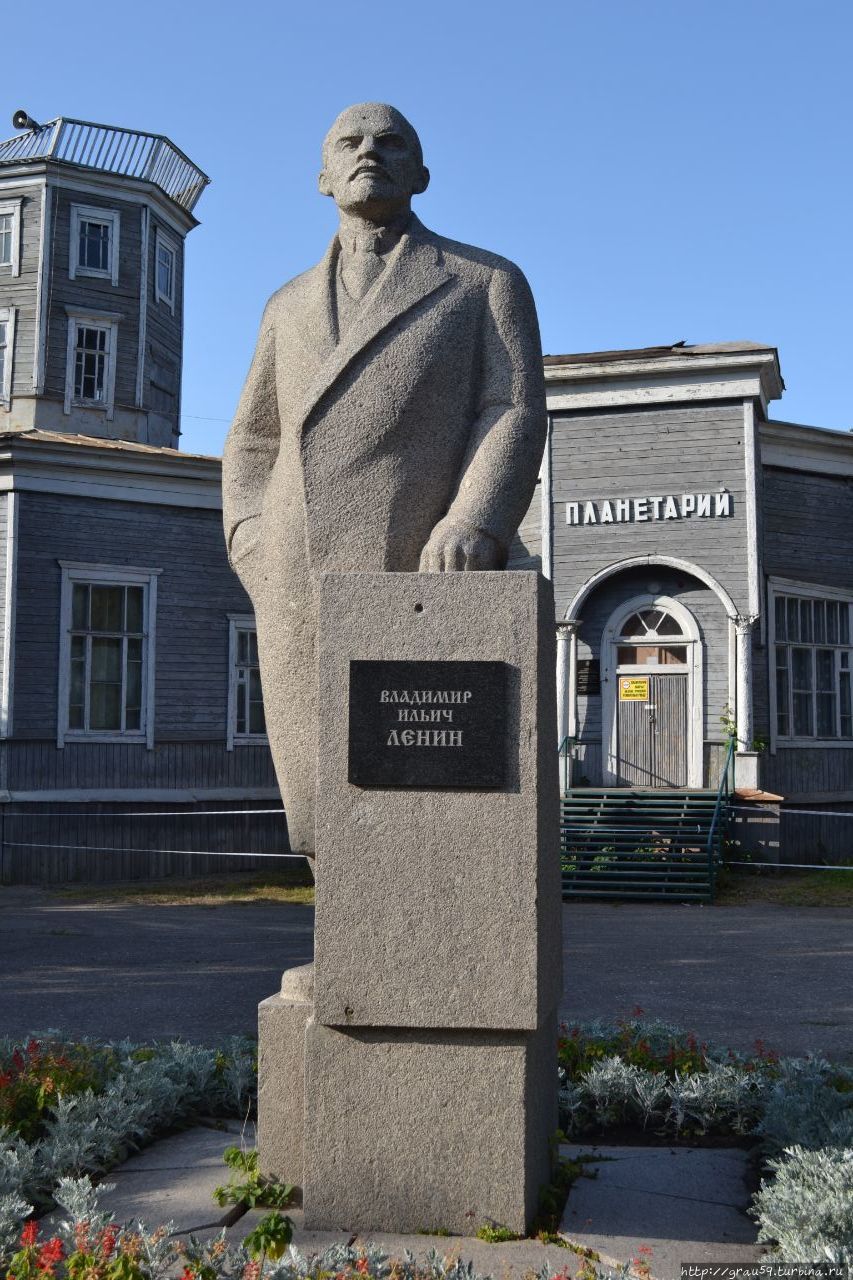 Памятник В.И.Ленину / Monument to V.I.Lenin