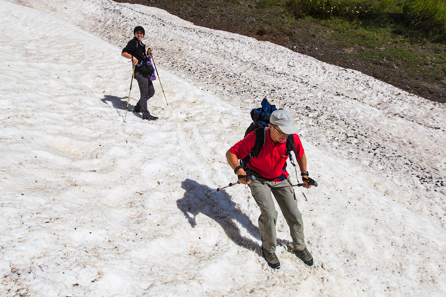 Петя решил вспомнить лыжные навыки:)