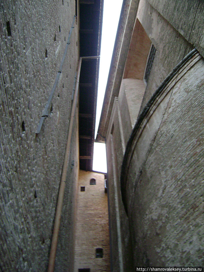 Урбино. Каменные лабиринты города Урбино, Италия
