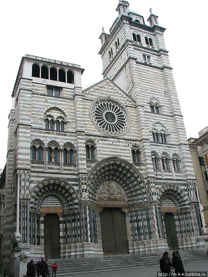 Главный фасад собора Генуя, Италия