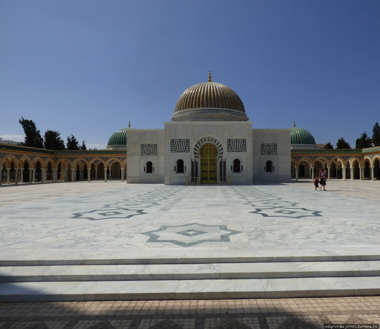 Музей-мавзолей десятилетия ждал первого президента.... Монастир, Тунис
