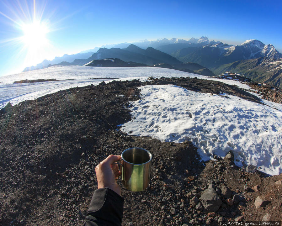По-моему, идеальное утро должно начинаться как-то так;) Эльбрус (гора 5642м), Россия