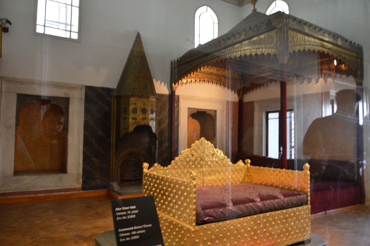 Парадный трон султана Мур