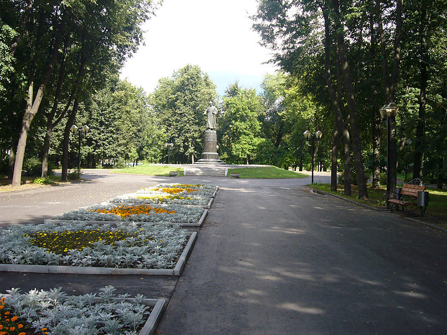 Памятник легендарному М. Фрунзе Россия