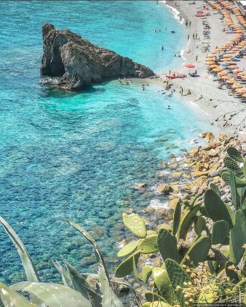 Monterosso al mare один из городов Cinque Terre (UNESCO) Монтероссо-аль-Маре, Италия