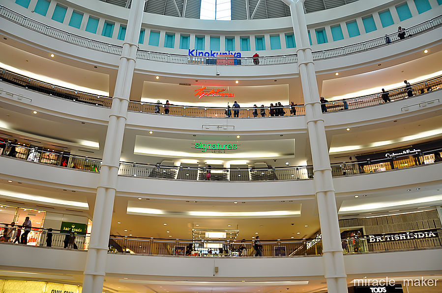 В торговом центре представлены магазины на любой вкус и кошелек. Куала-Лумпур, Малайзия