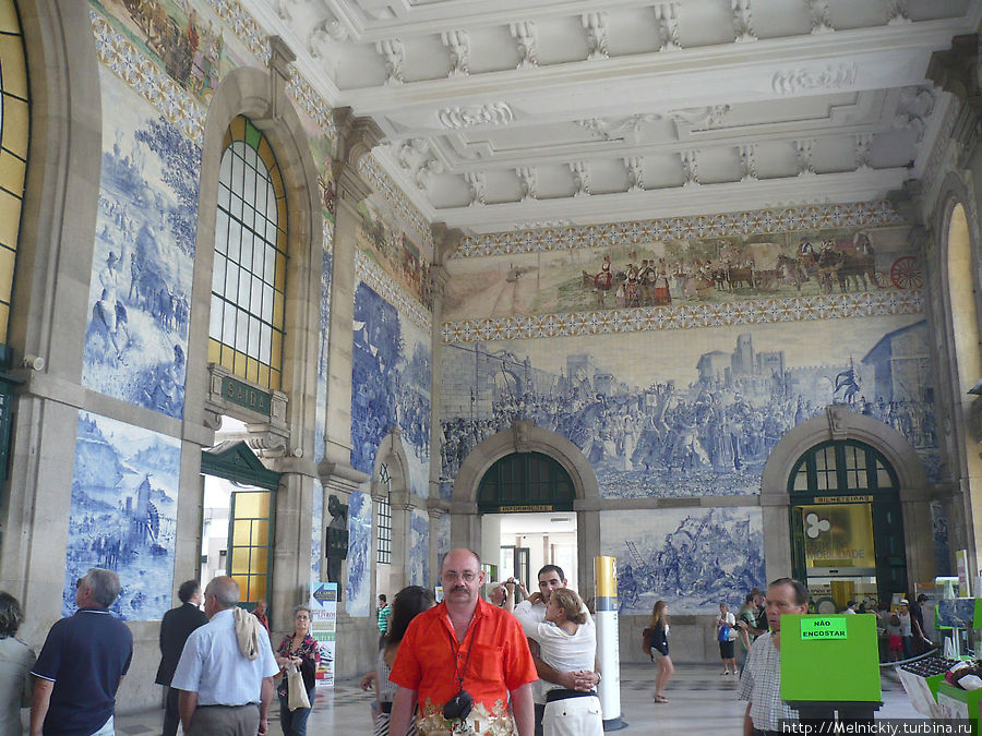 Интерьеры железнодорожного вокзала Порту, Португалия
