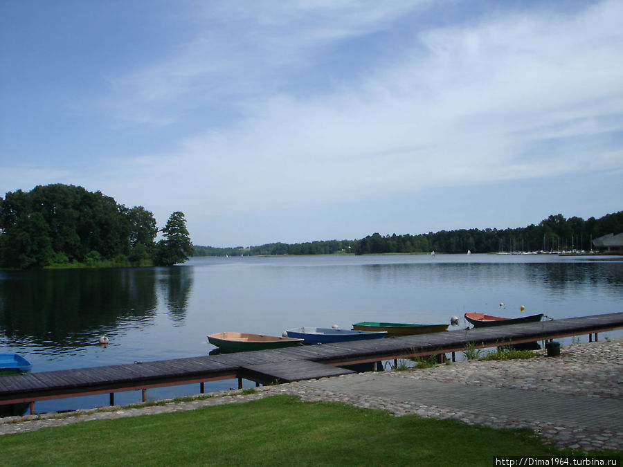 Тихое озеро. Теплый летний день. Тракай, Литва